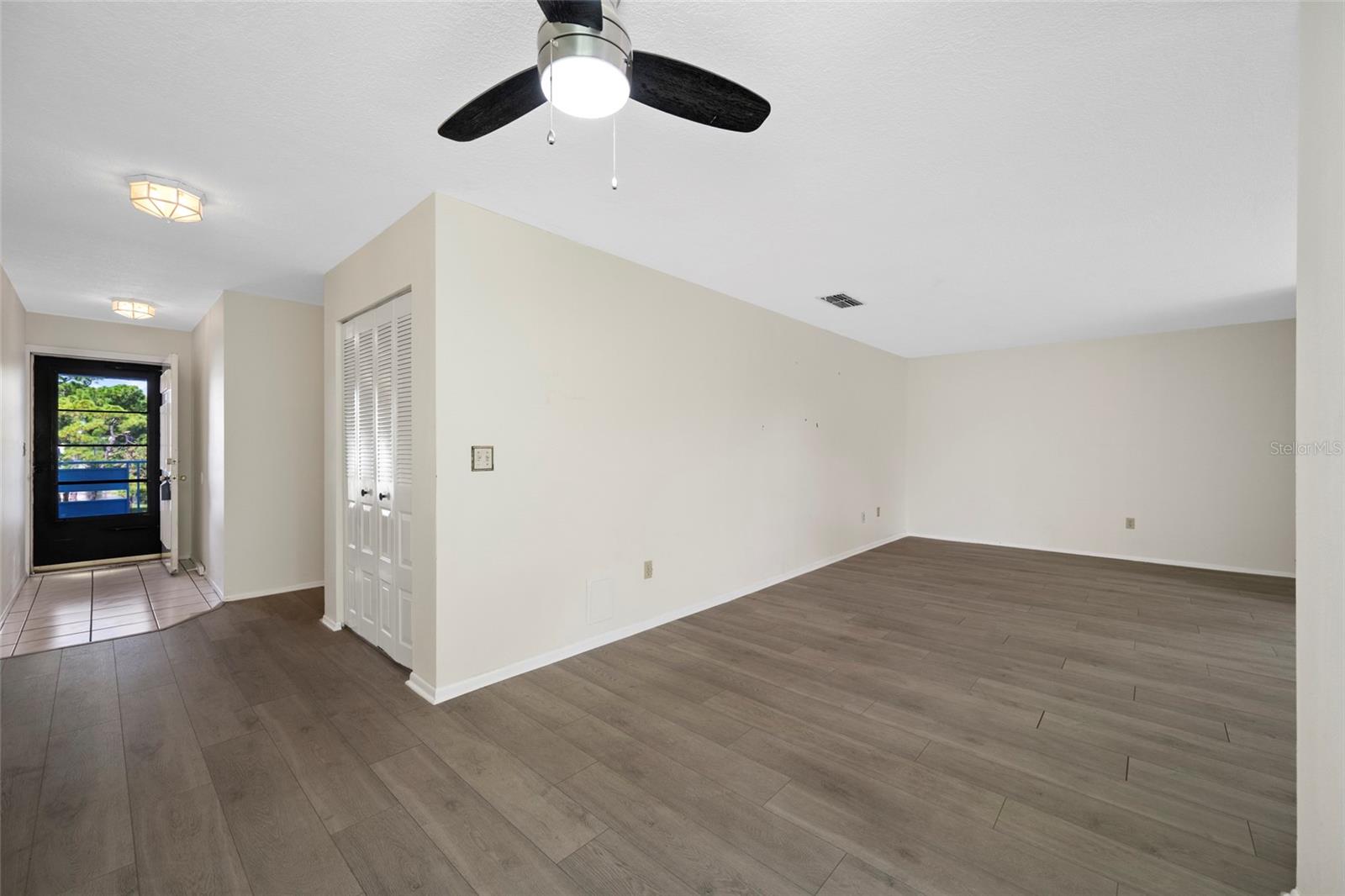 5970 80th St N #409 Property Photo 9