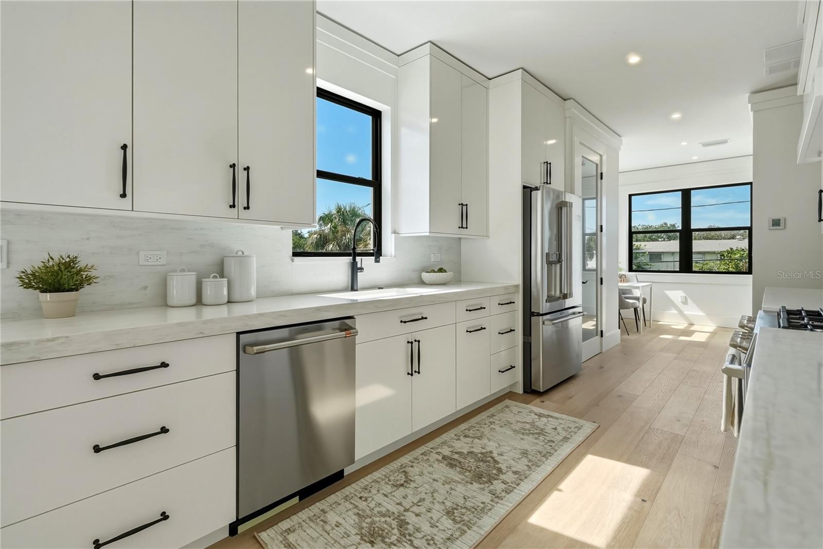 205 Bates Ave #b Property Photo 3