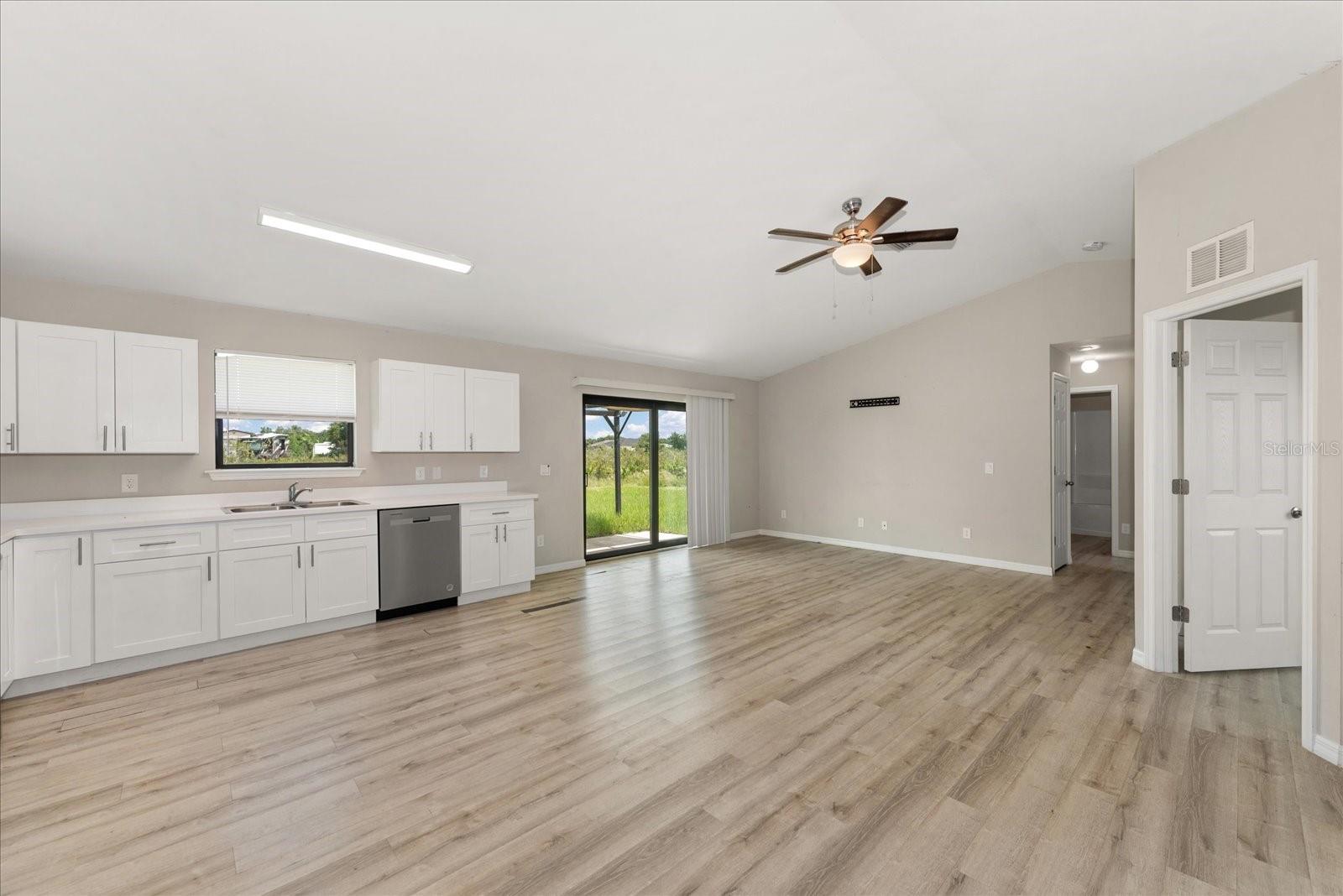 2710 70th St W Property Photo 5