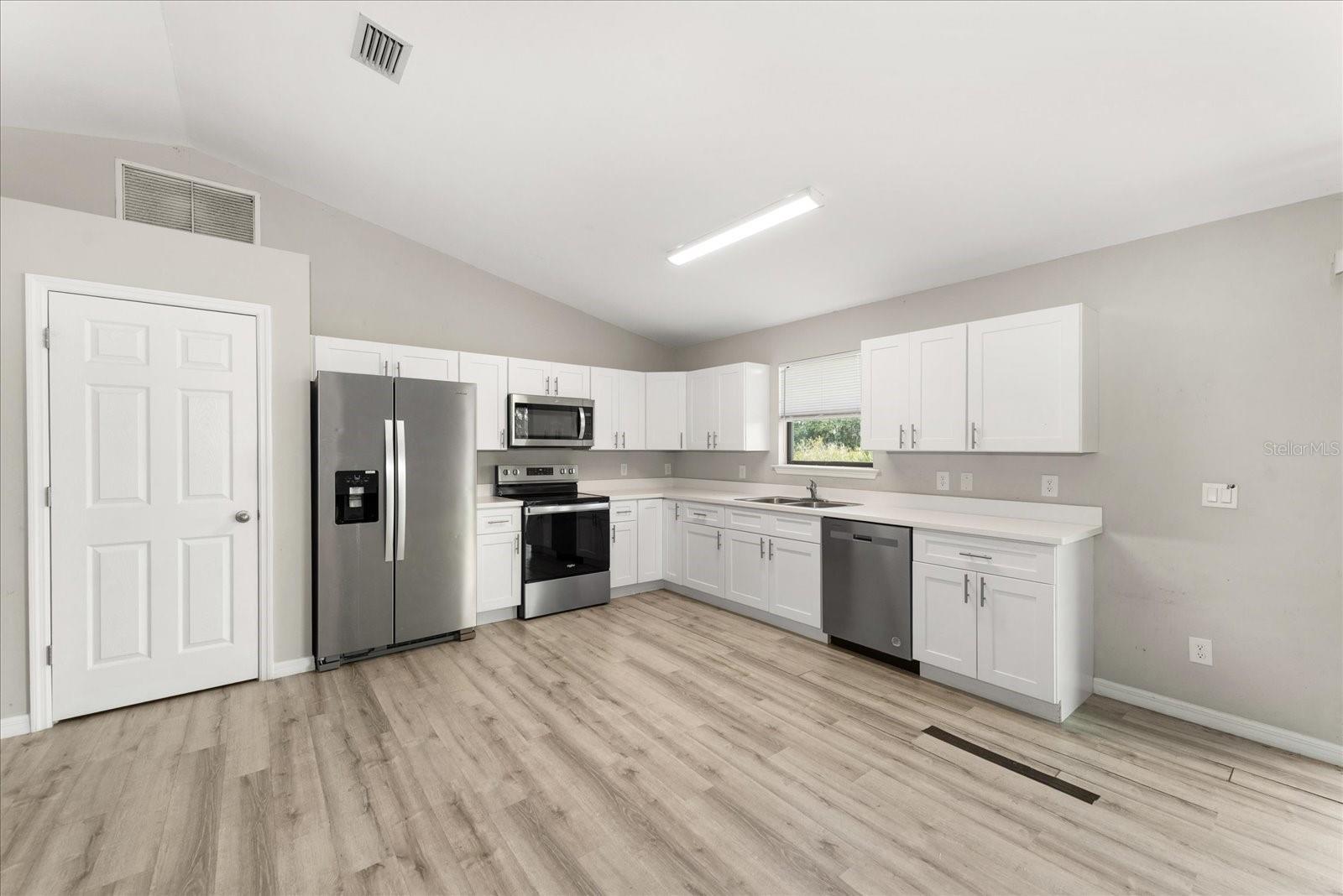 2710 70th St W Property Photo 9