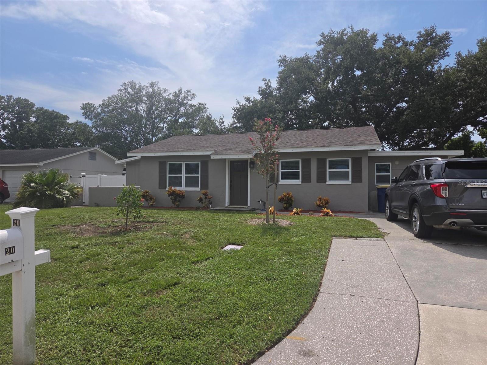 20 S SATURN AVE Property Photo 1
