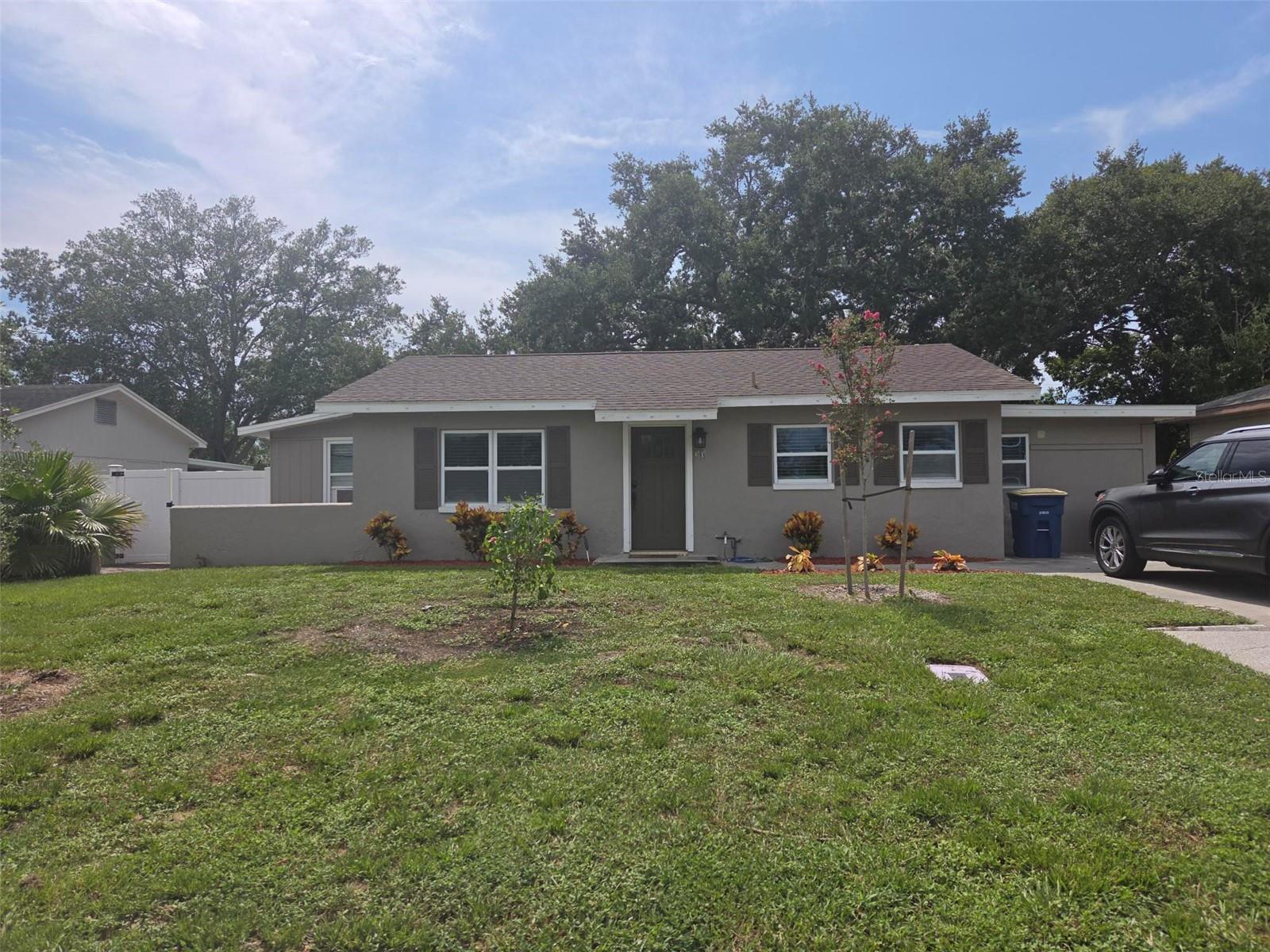 20 S Saturn Ave Property Photo 2