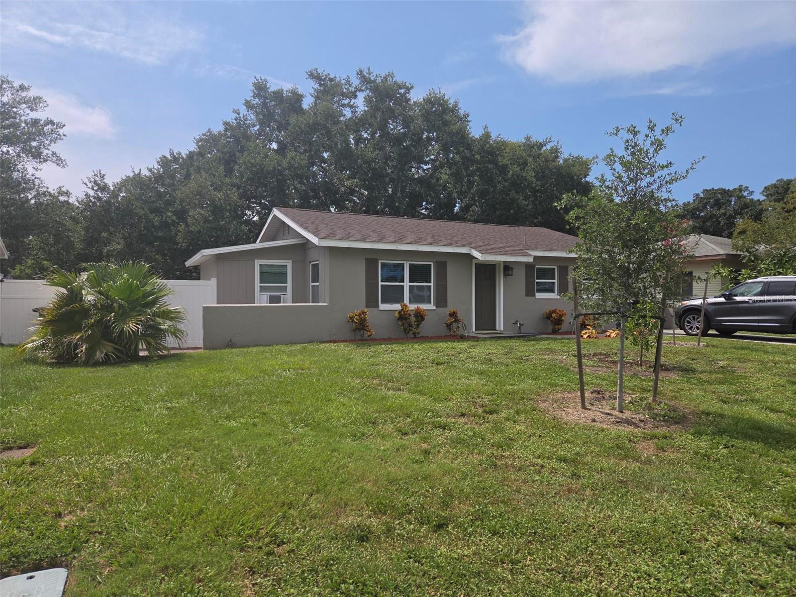 20 S Saturn Ave Property Photo 3