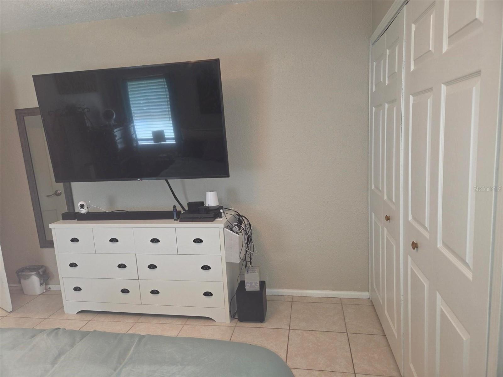 20 S Saturn Ave Property Photo 16