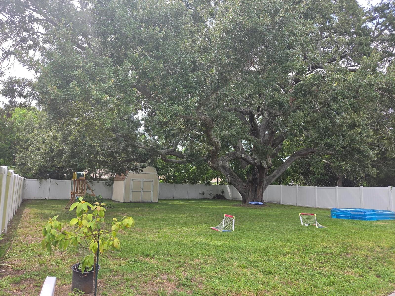 20 S Saturn Ave Property Photo 31