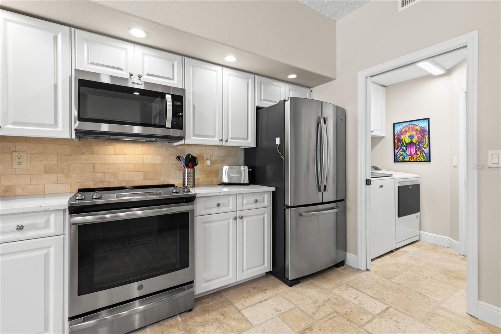 216 Hemingway Dr Property Photo 9