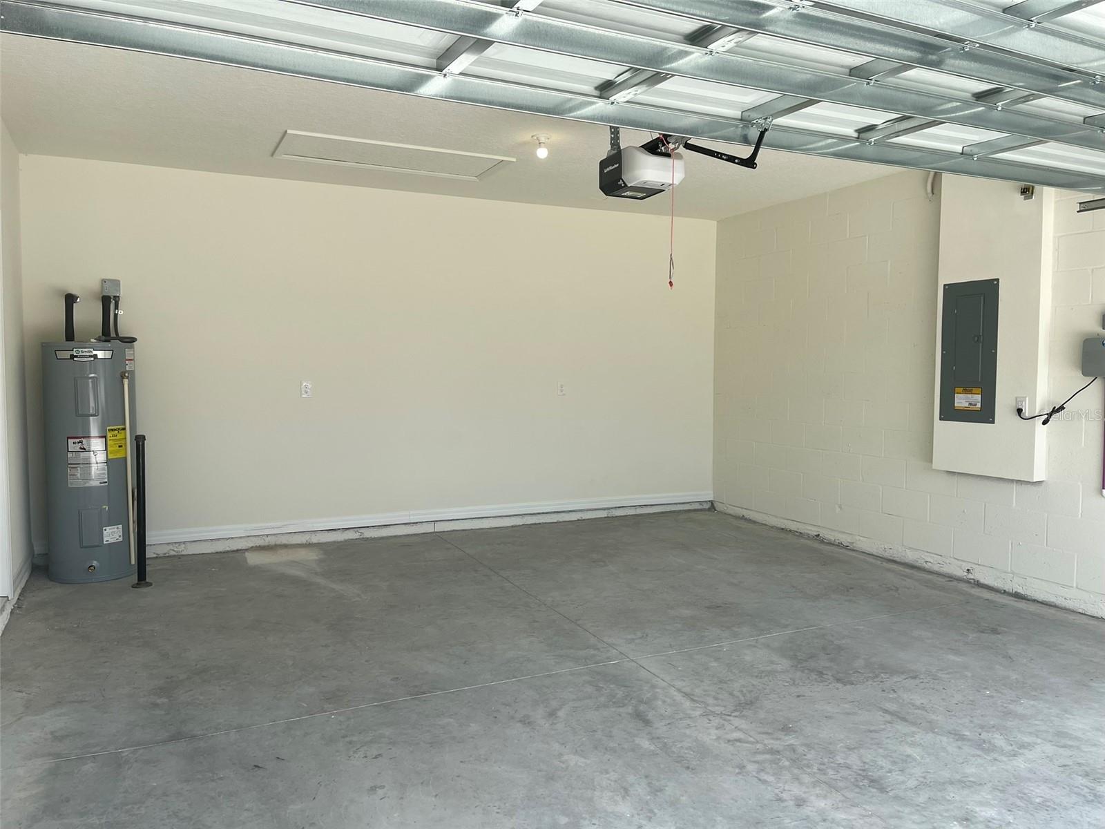 8434 Hardy Bay Loop Property Photo 2