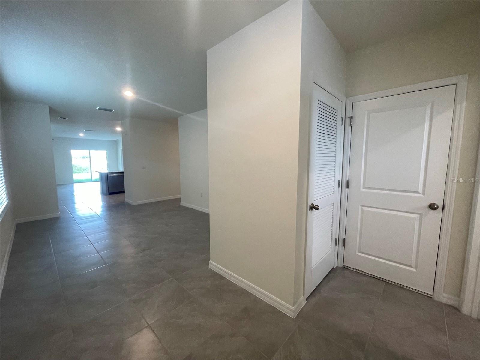 8434 Hardy Bay Loop Property Photo 4