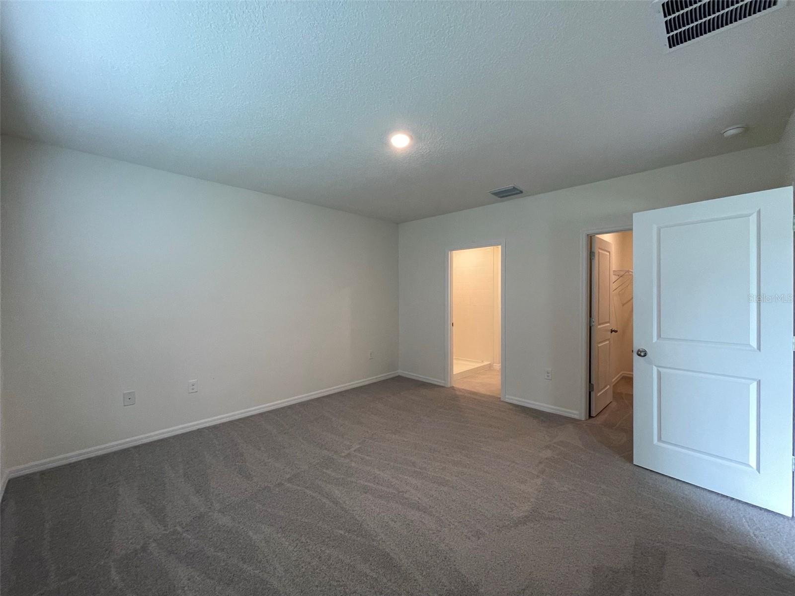 8434 Hardy Bay Loop Property Photo 9