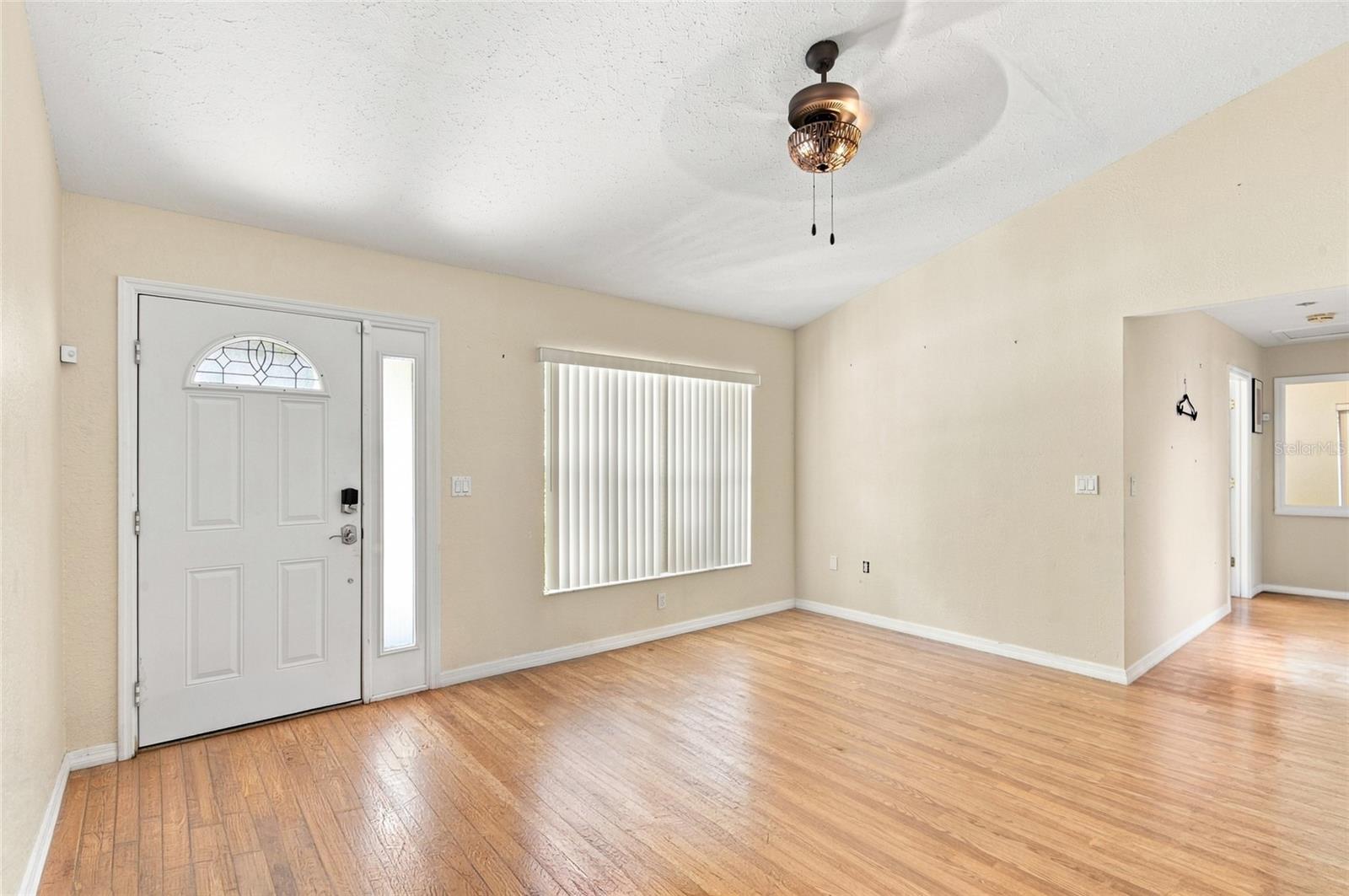 37117 Foxrun Pl Property Photo 2