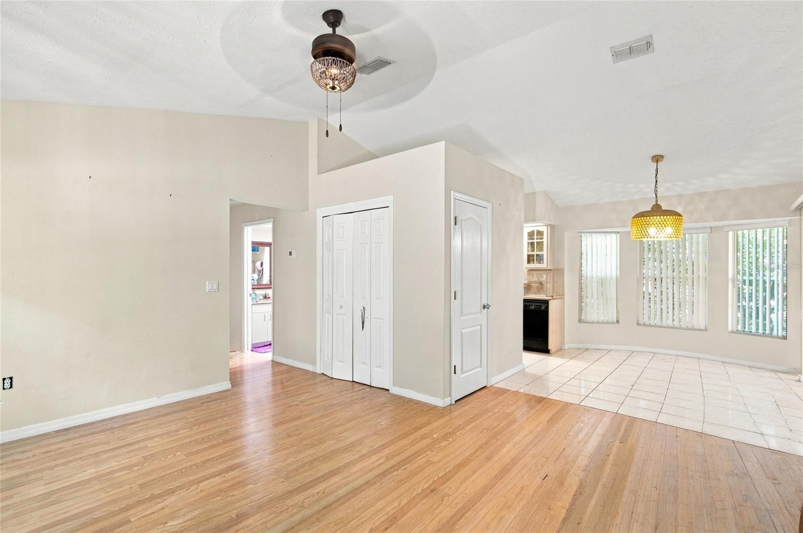 37117 Foxrun Pl Property Photo 4