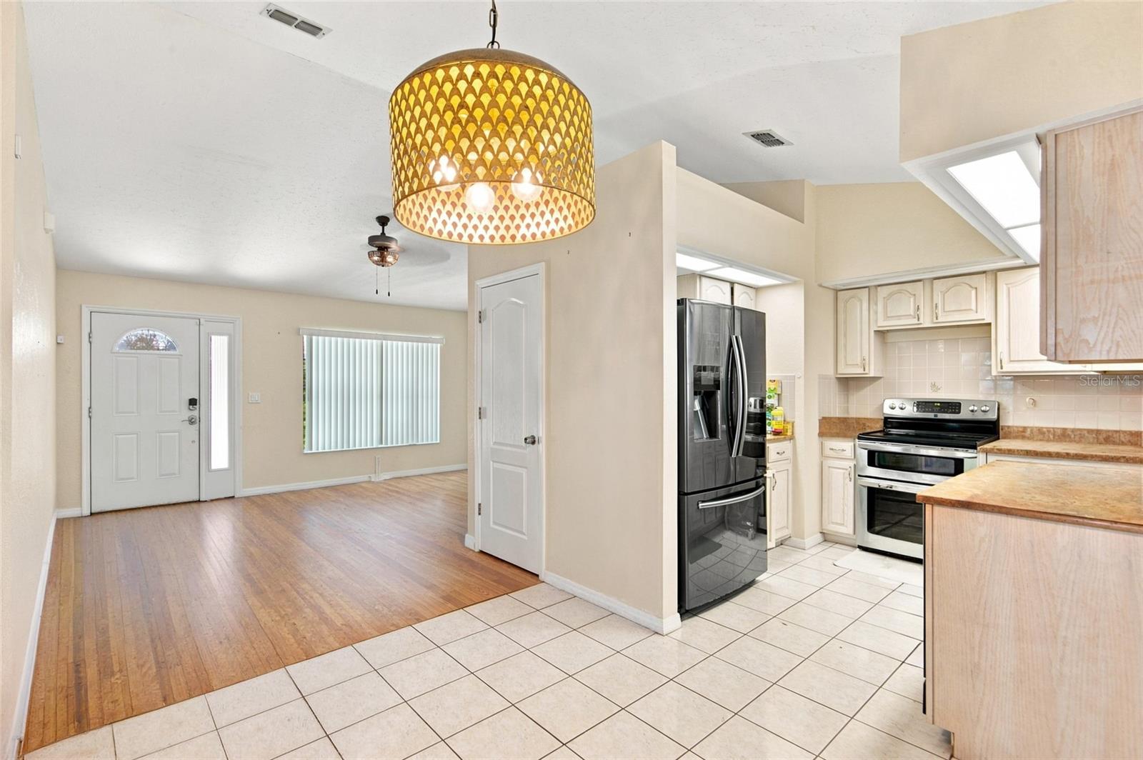 37117 Foxrun Pl Property Photo 6
