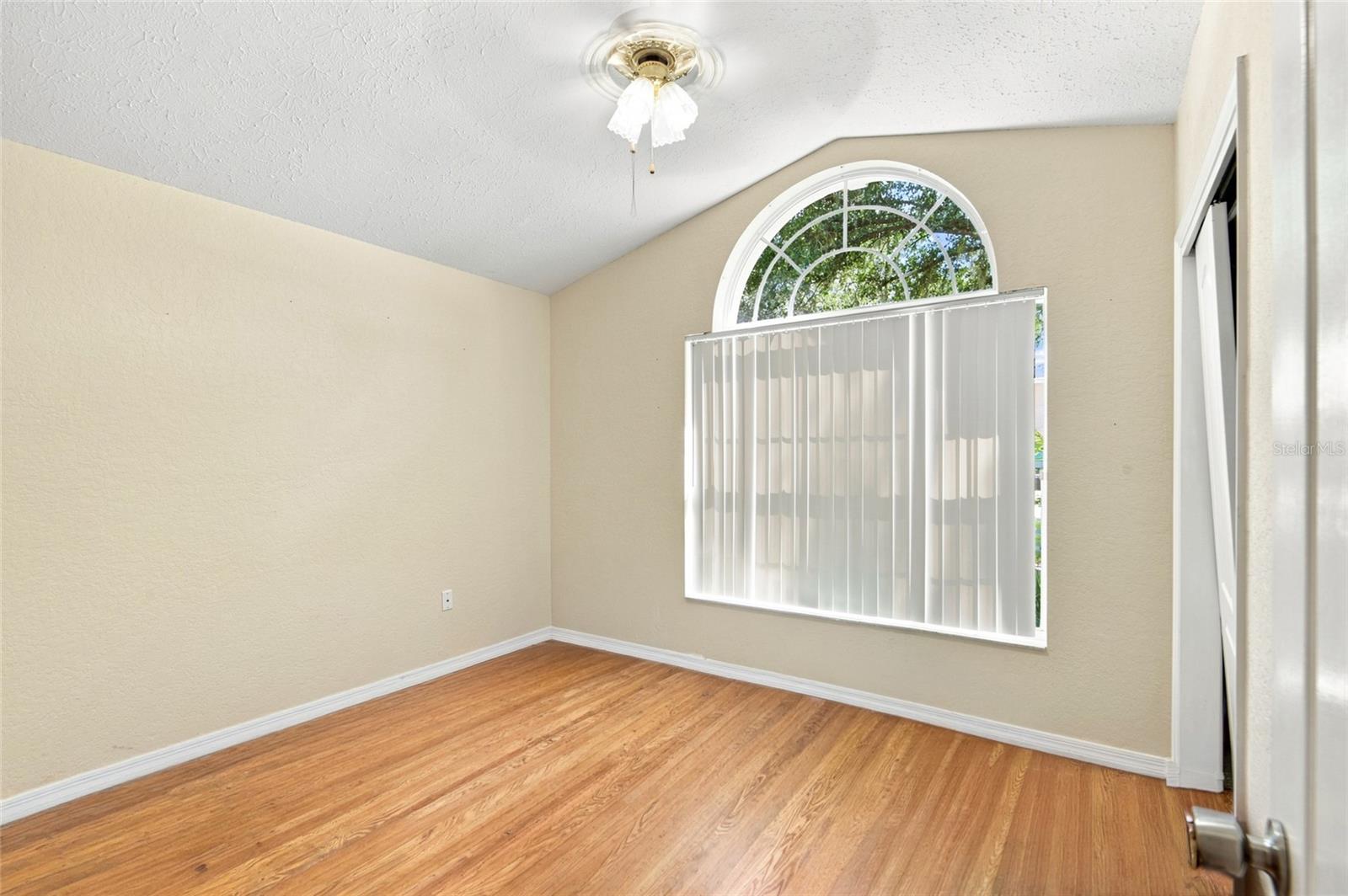 37117 Foxrun Pl Property Photo 11