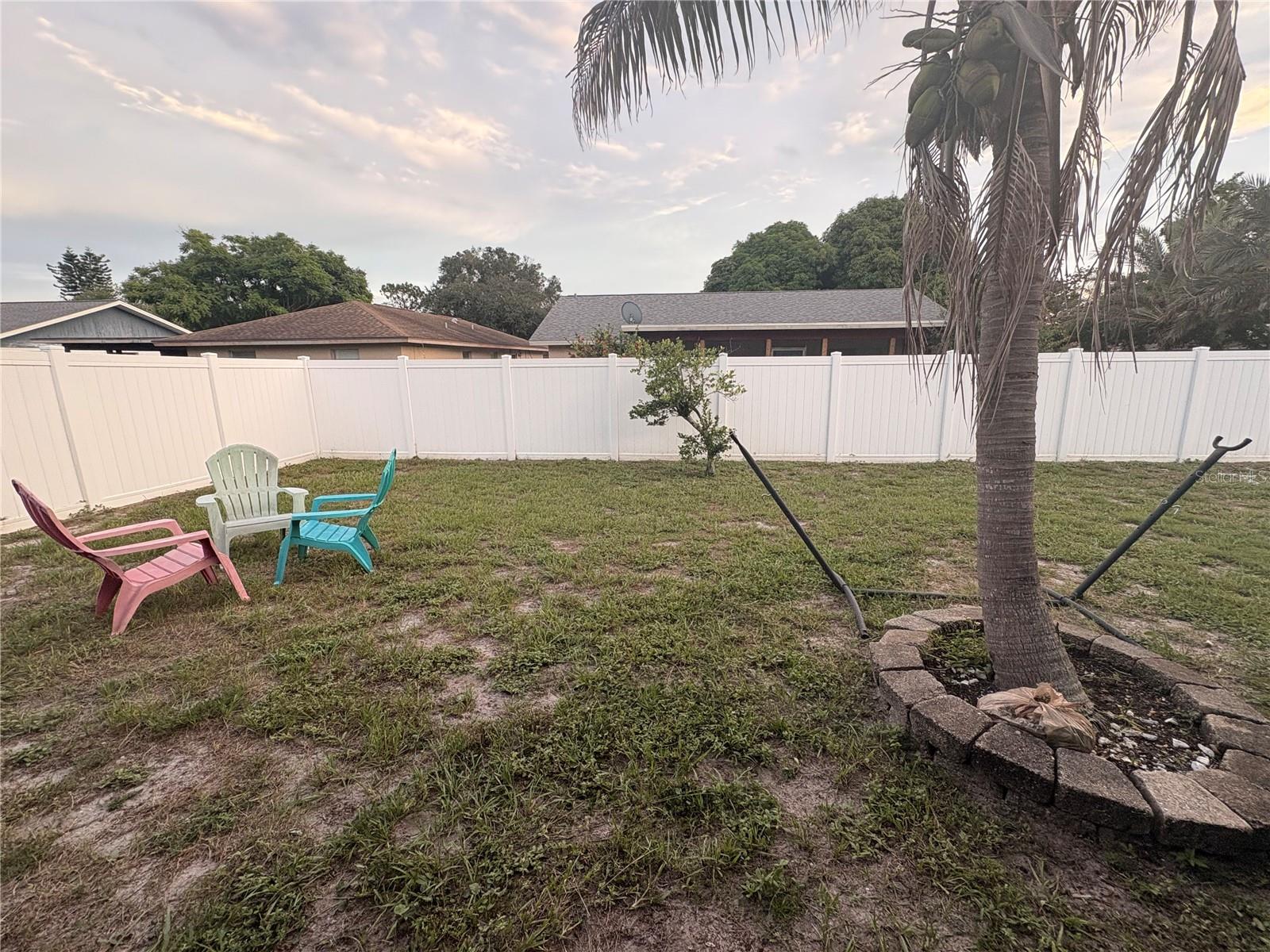 2564 Surrey Dr Property Photo 10