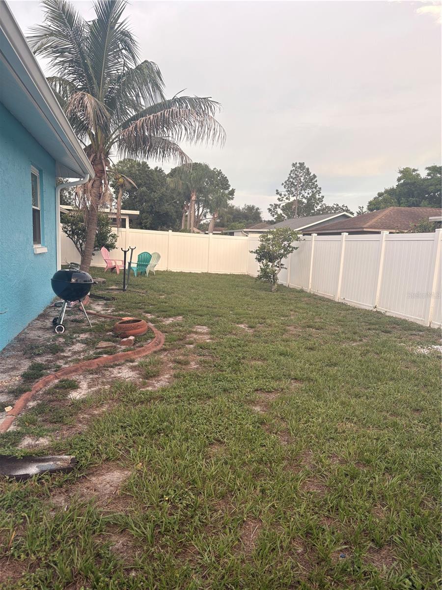 2564 Surrey Dr Property Photo 14