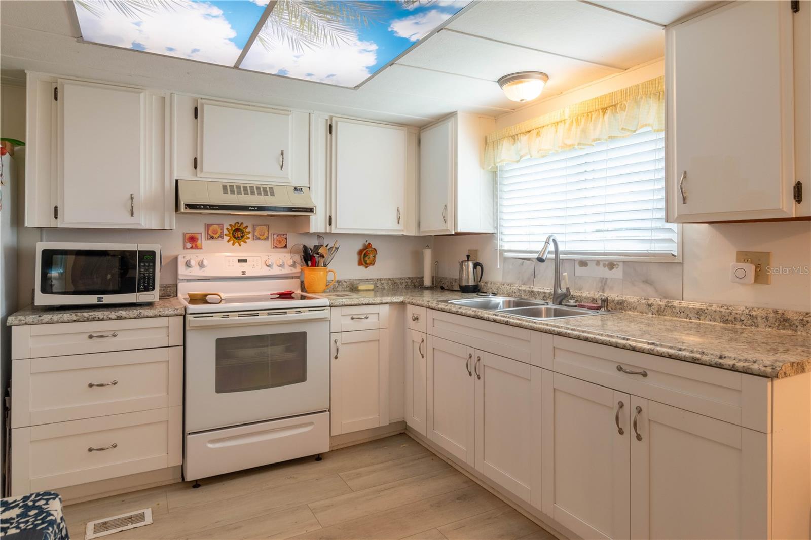 392 Cobia Way Property Photo 6