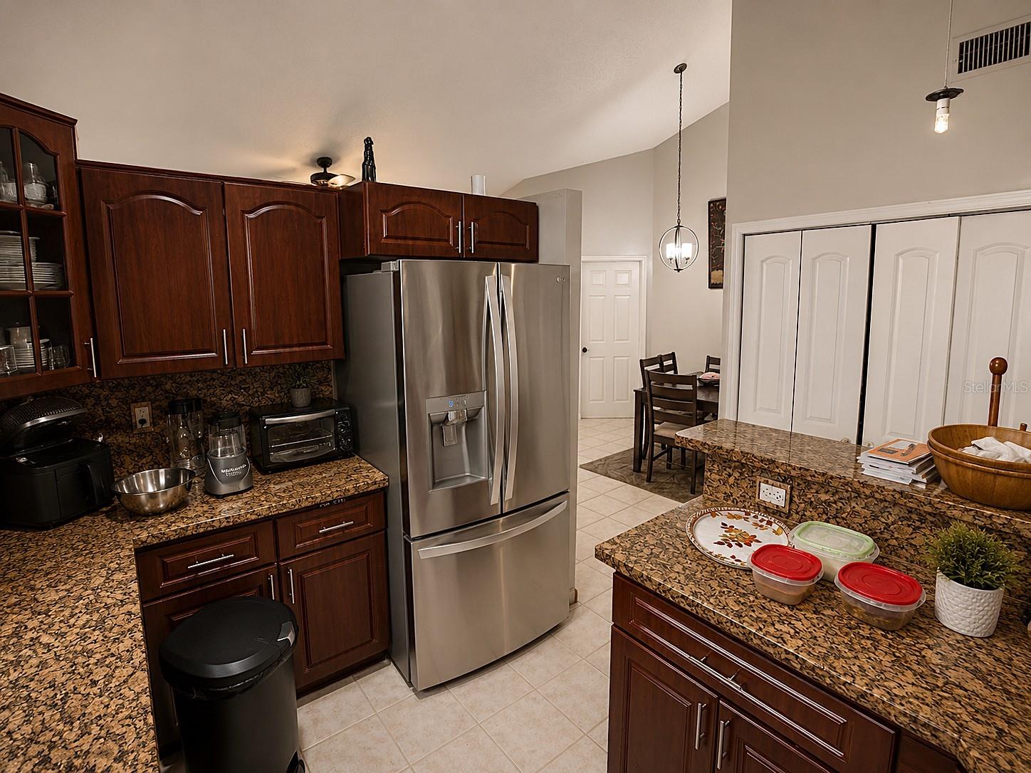 33 Peachtree Pl Property Photo 9