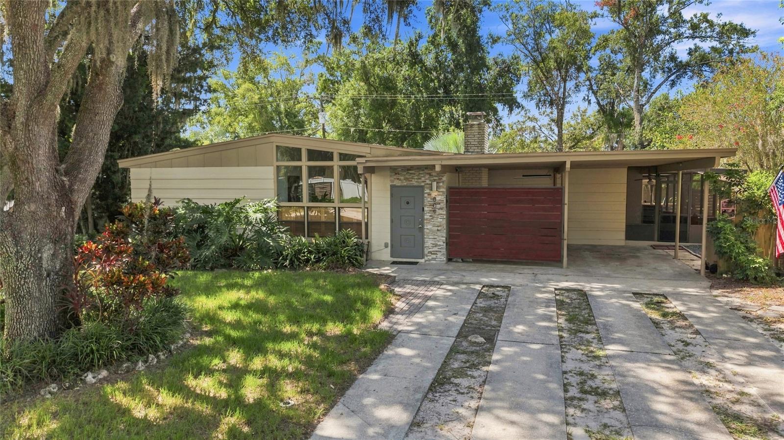 809 E RIVER DR Property Photo 1