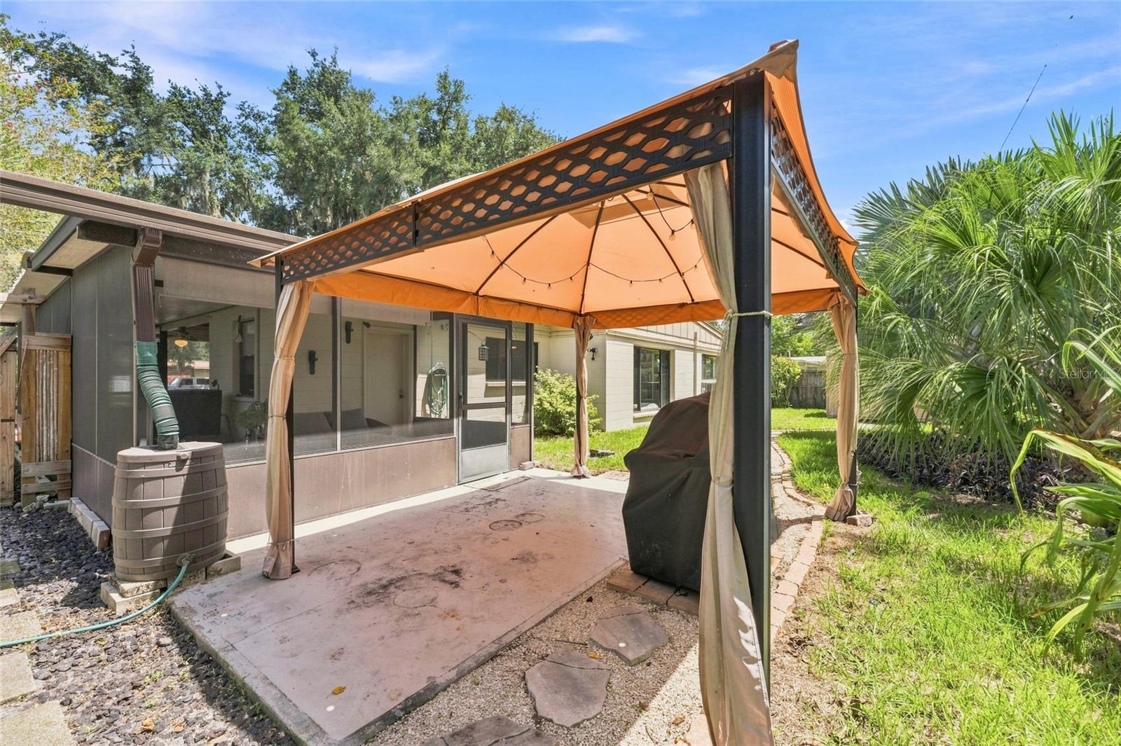 809 E River Dr Property Photo 38