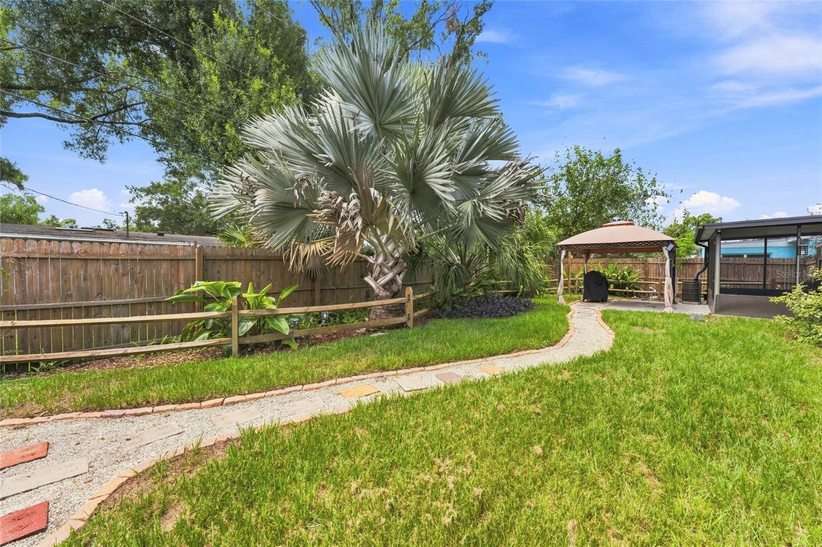 809 E River Dr Property Photo 42
