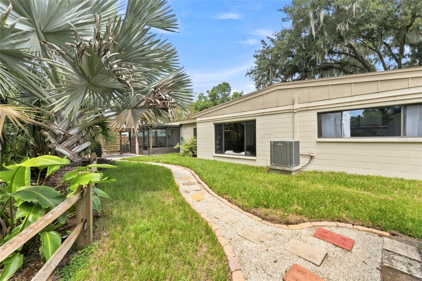 809 E River Dr Property Photo 43