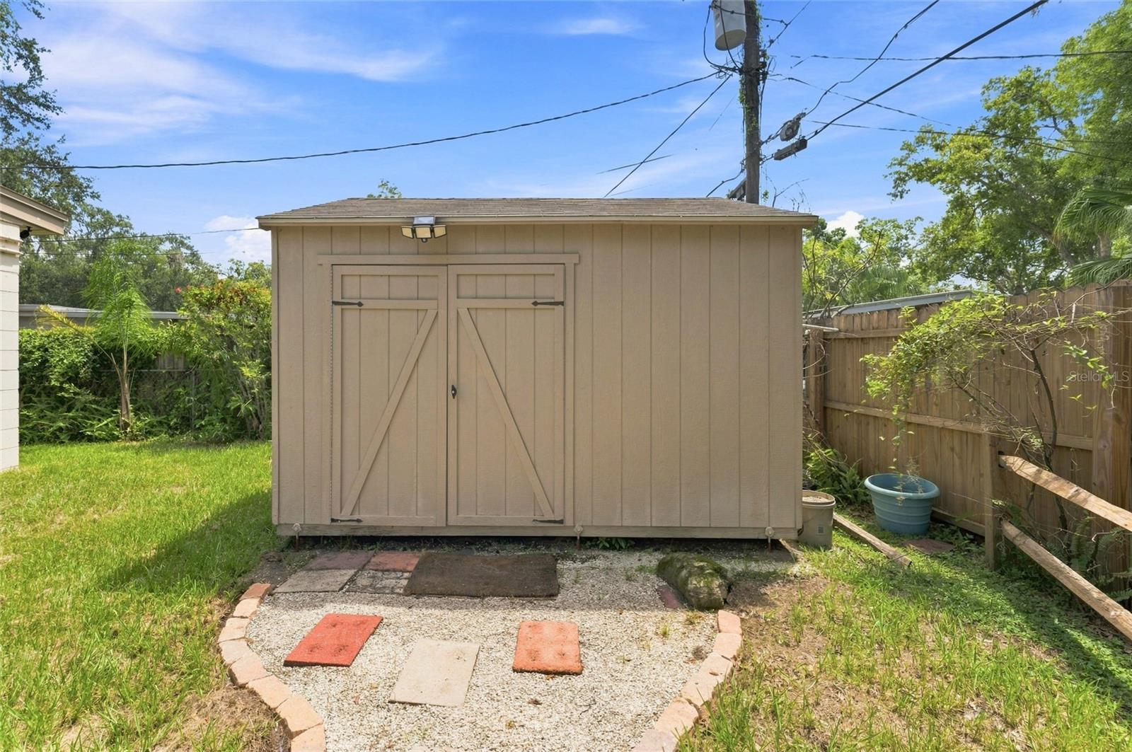809 E River Dr Property Photo 45