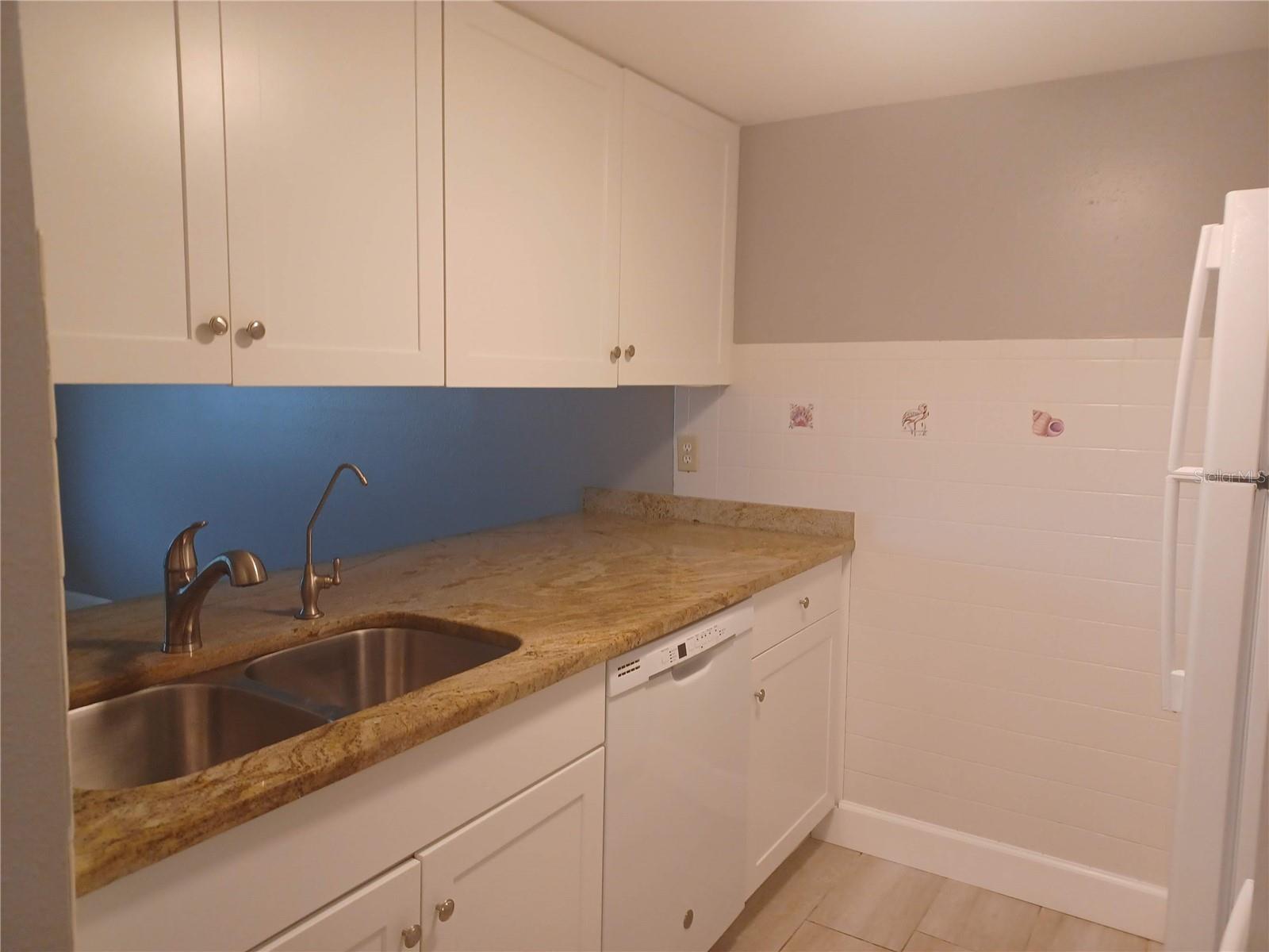 2525 W Bay Dr #a12 Property Photo 8