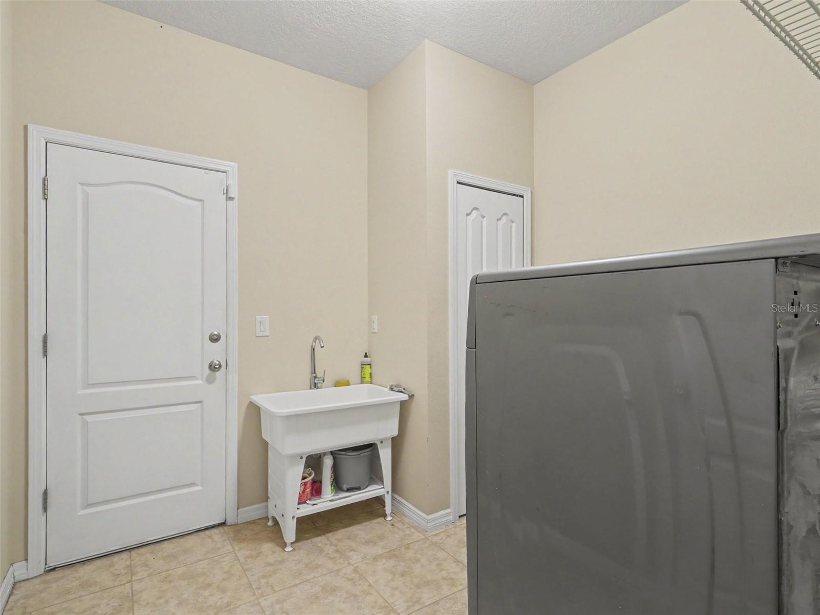 10413 Avian Forrest Dr Property Photo 32
