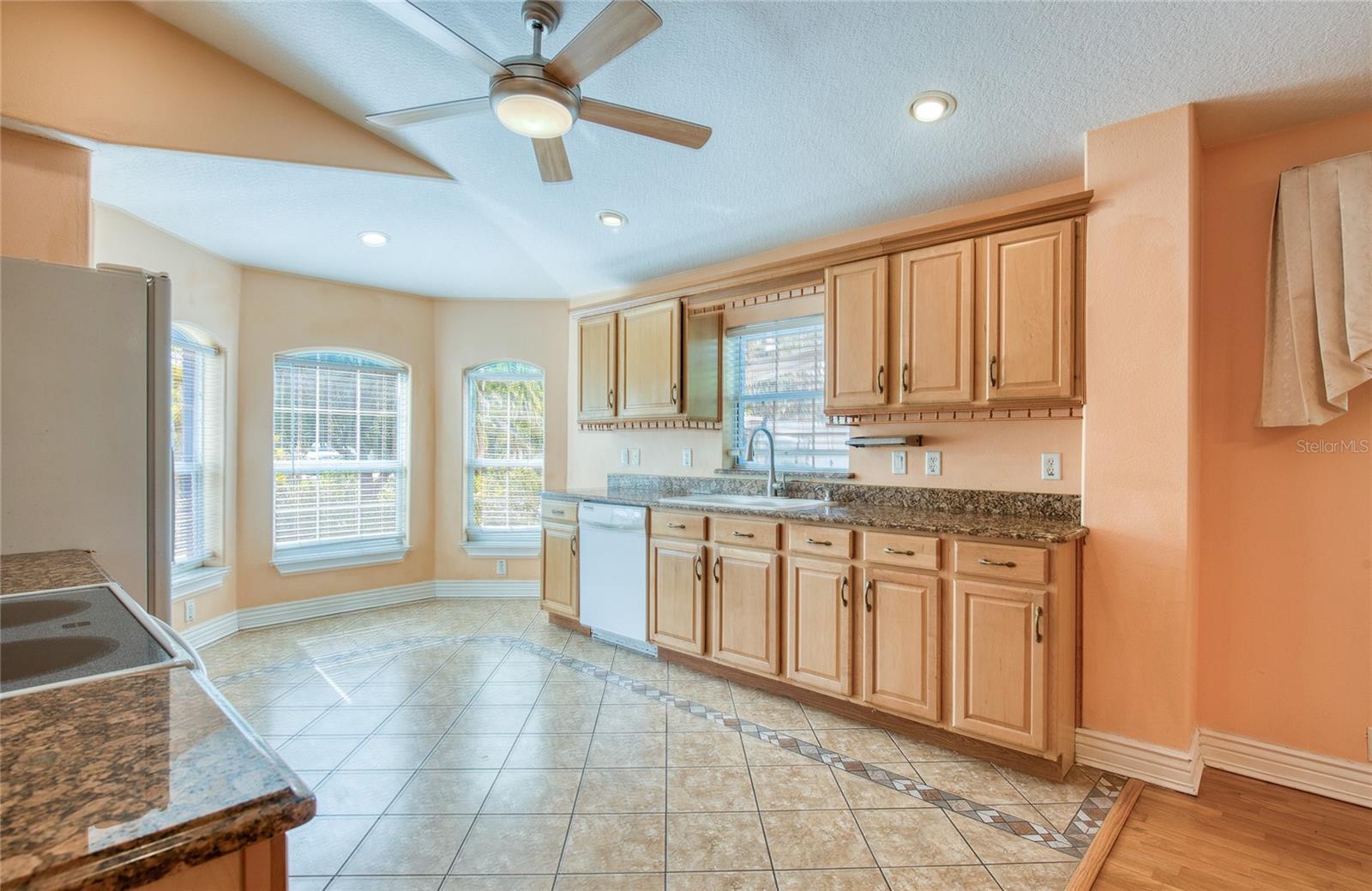 1150 Oakwood Dr Property Photo 7