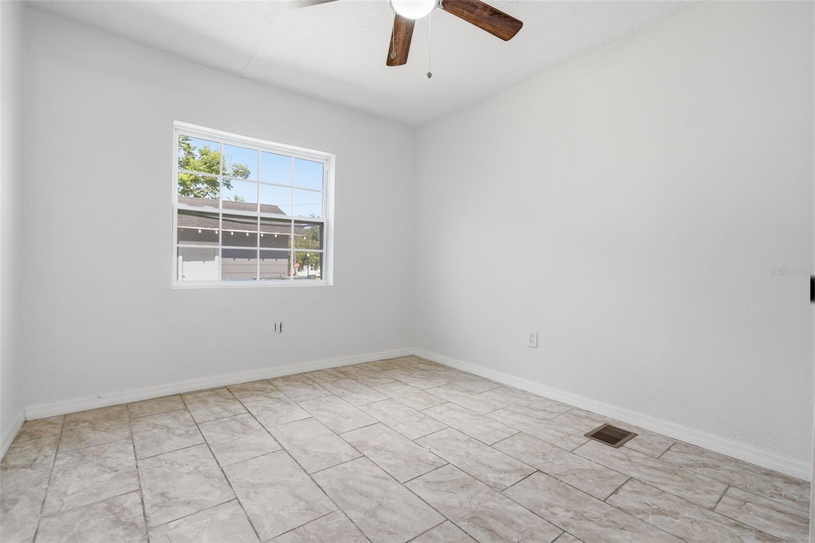 1201 S Lincoln Ave Property Photo 15