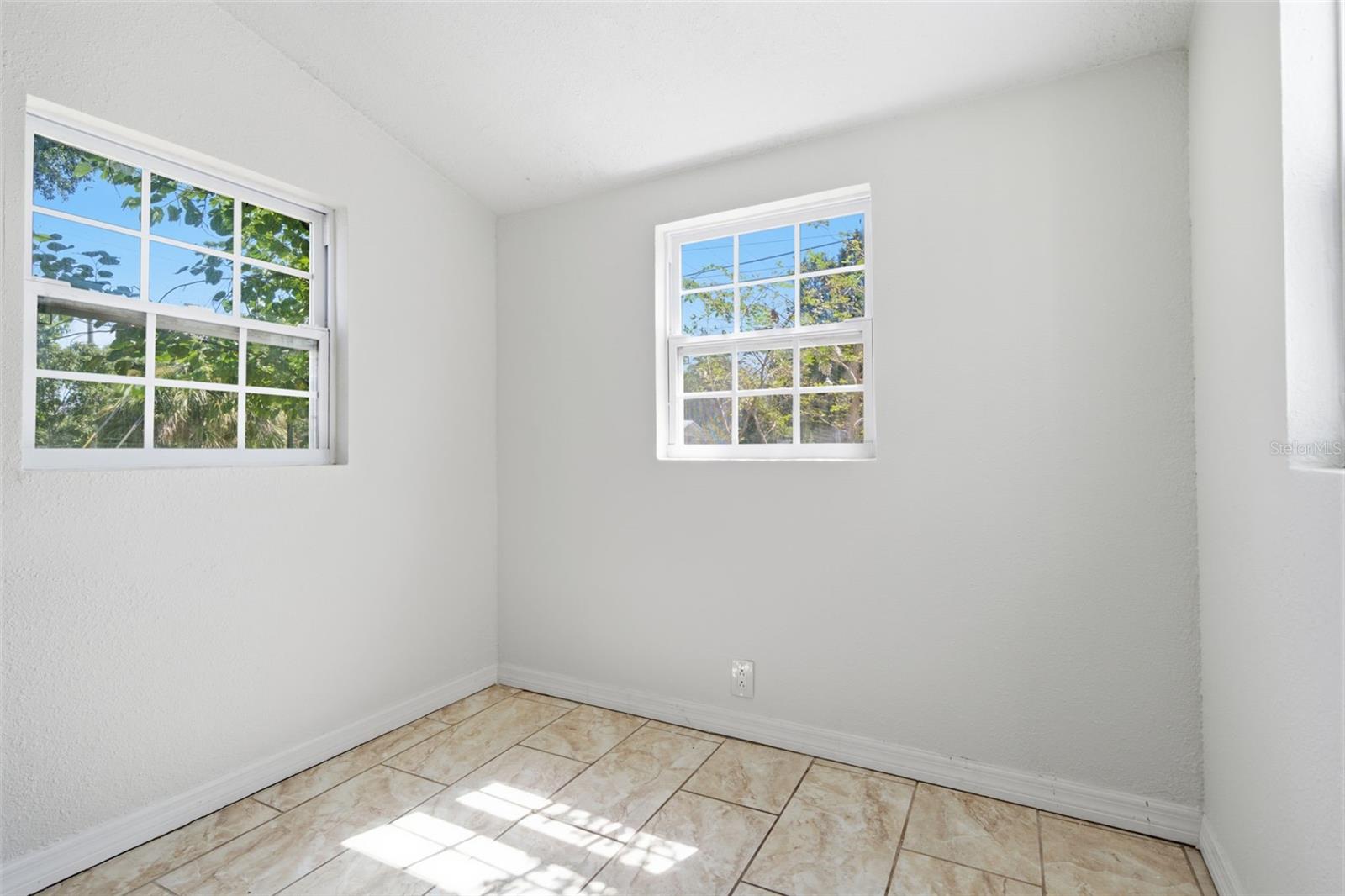 1201 S Lincoln Ave Property Photo 18