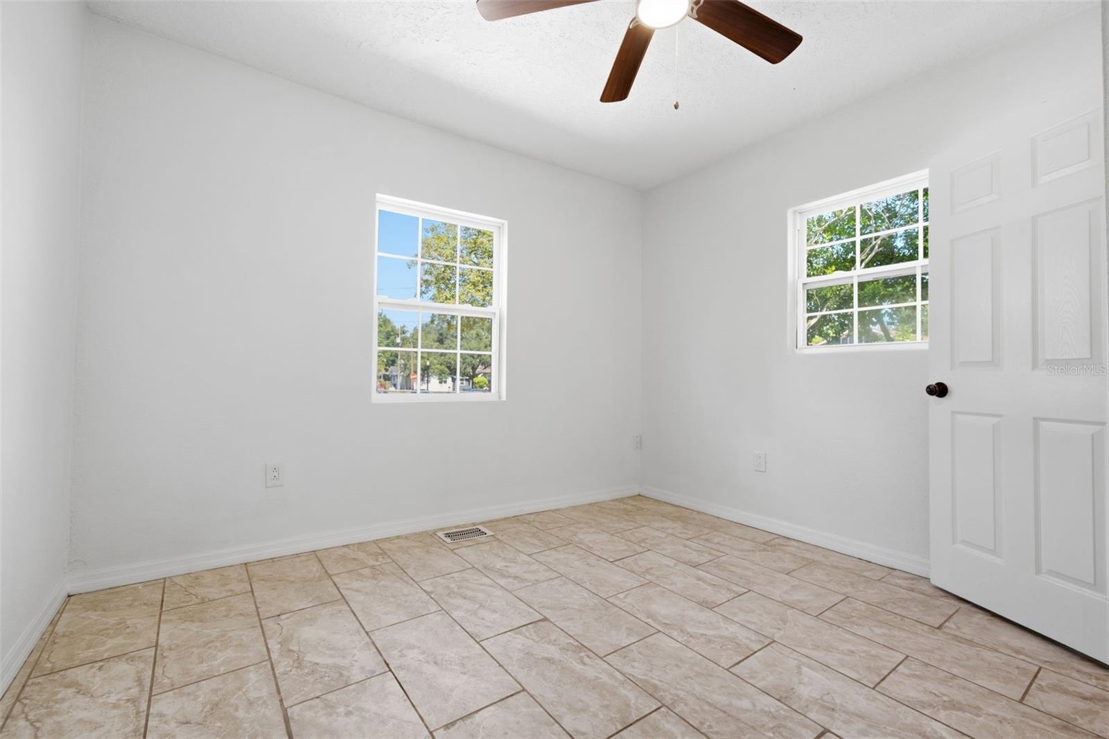 1201 S Lincoln Ave Property Photo 19