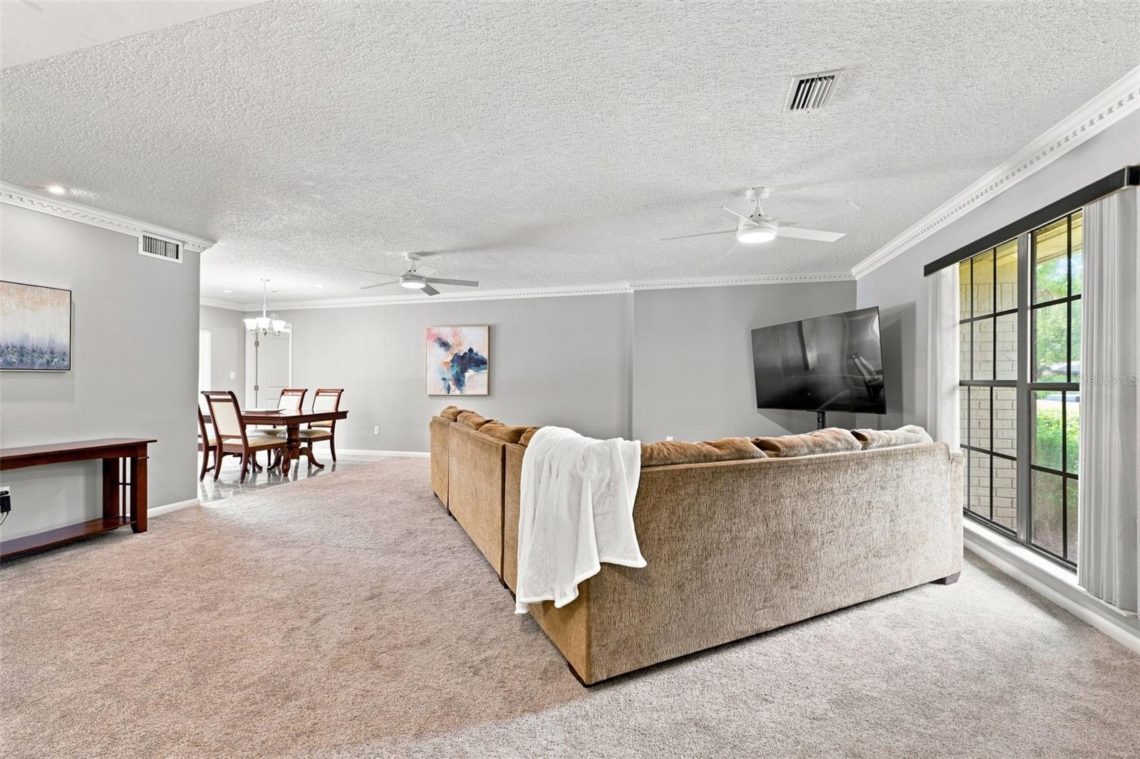 550 Palmdale Dr Property Photo 6