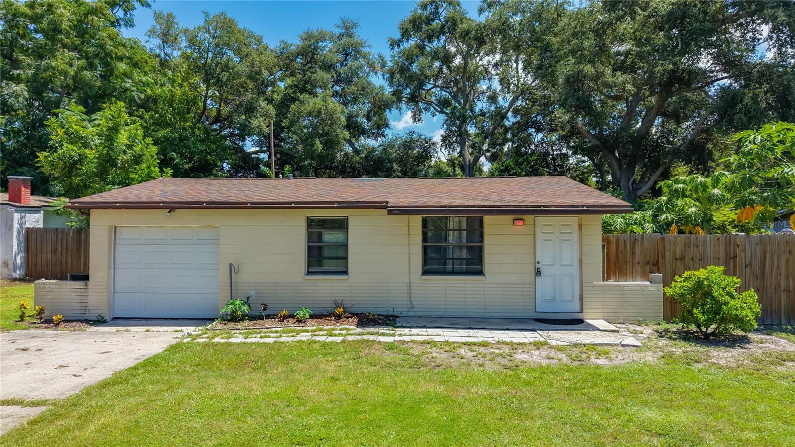 8653 69th St N Property Photo 1