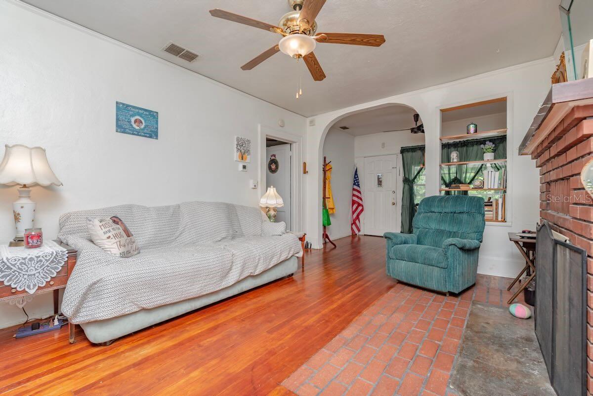 1323 18th St W Property Photo 5