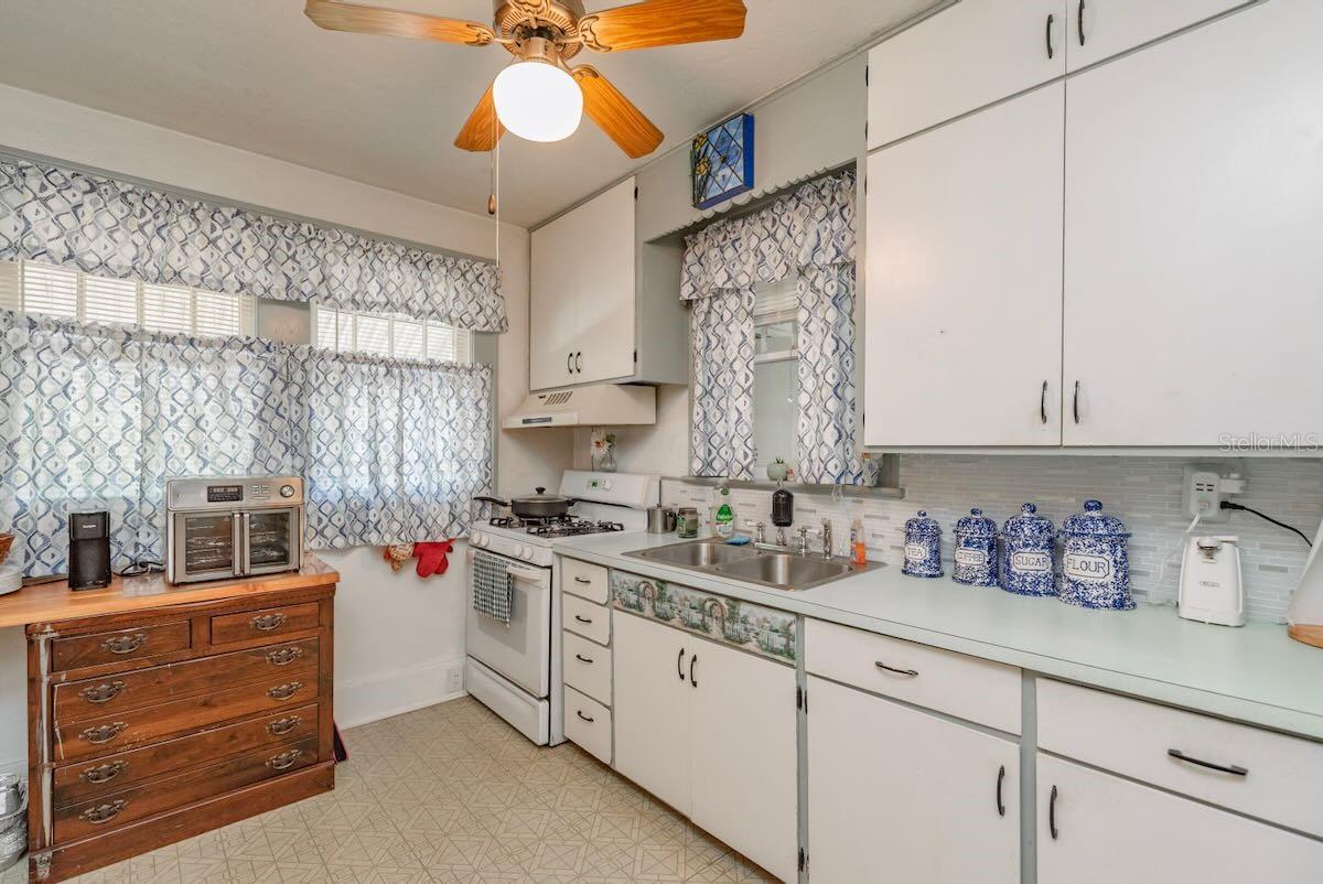 1323 18th St W Property Photo 7