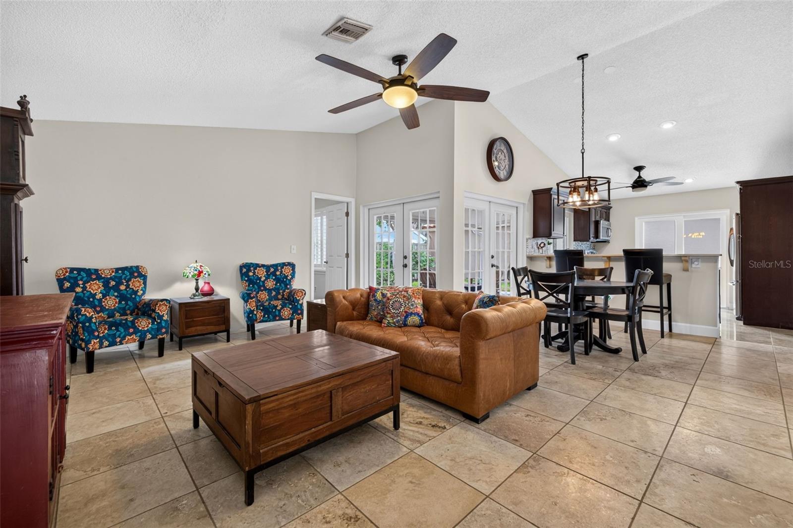 495 St Tropez Cir Ne Property Photo 4