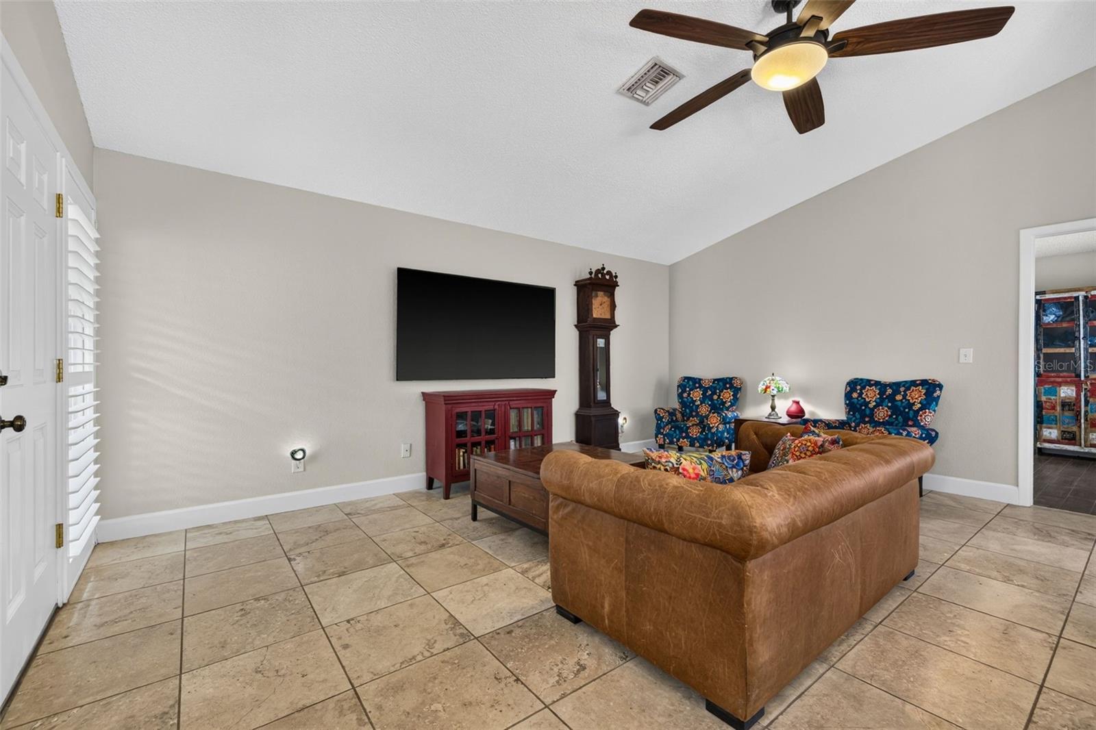 495 St Tropez Cir Ne Property Photo 5