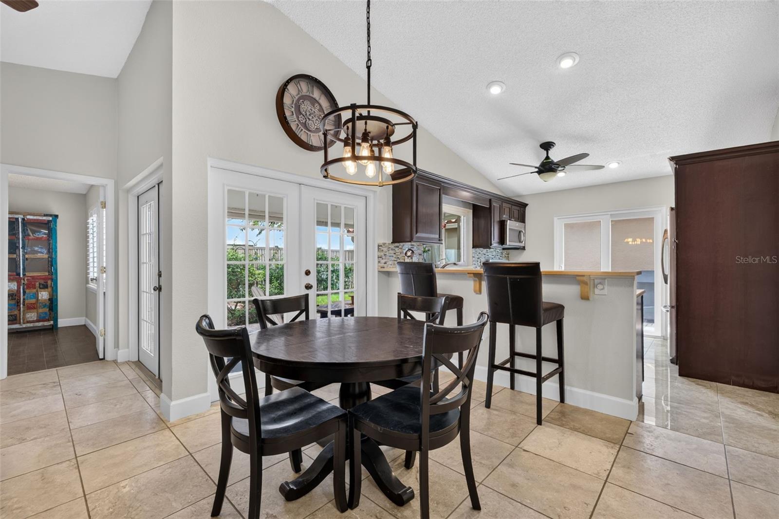 495 St Tropez Cir Ne Property Photo 7