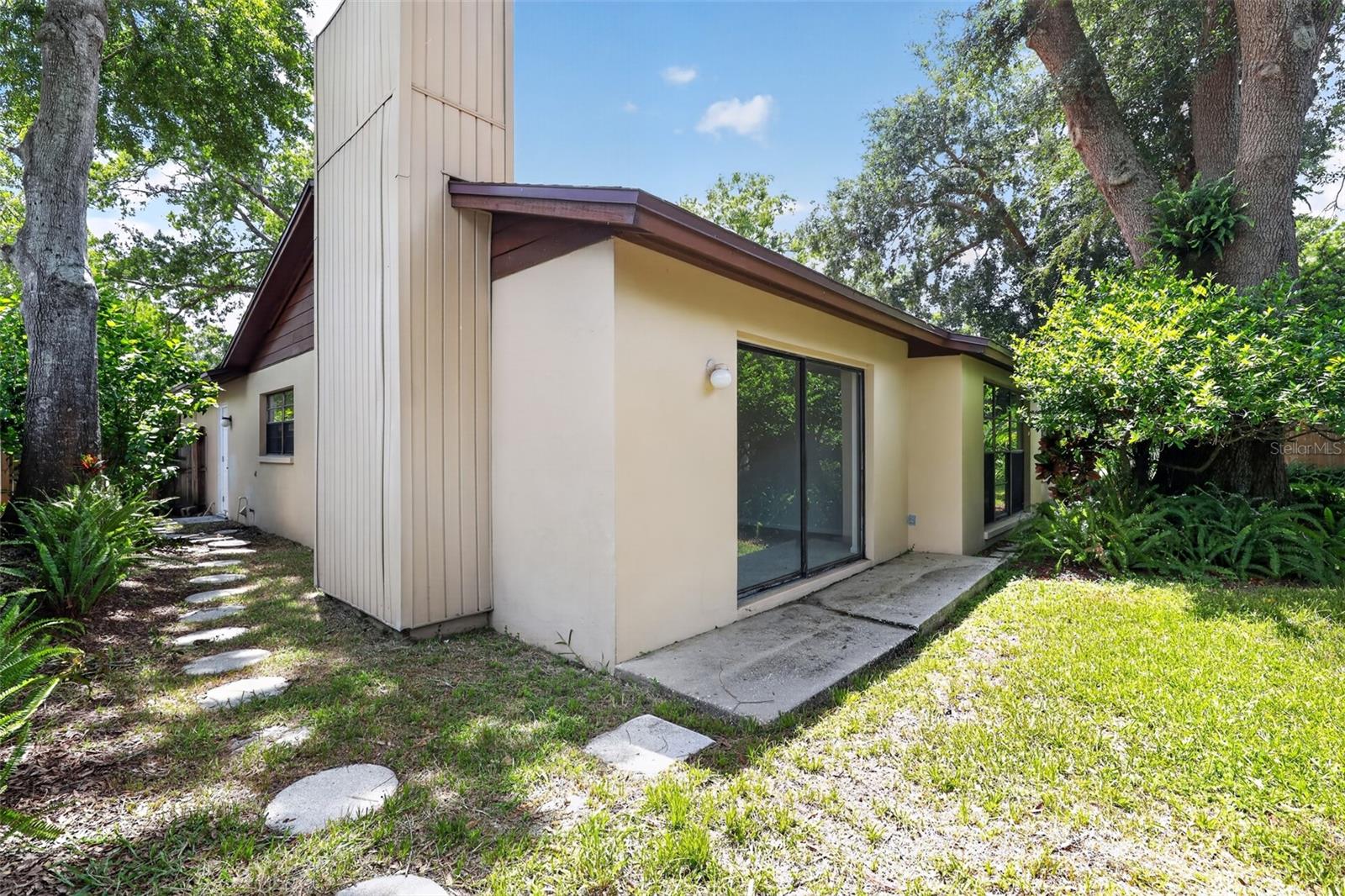 4015 Dellbrook Dr Property Photo 4