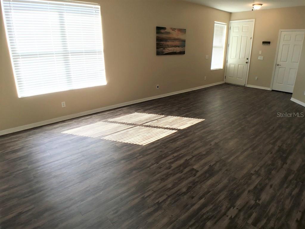 8539 Deer Chase Dr Property Photo 6