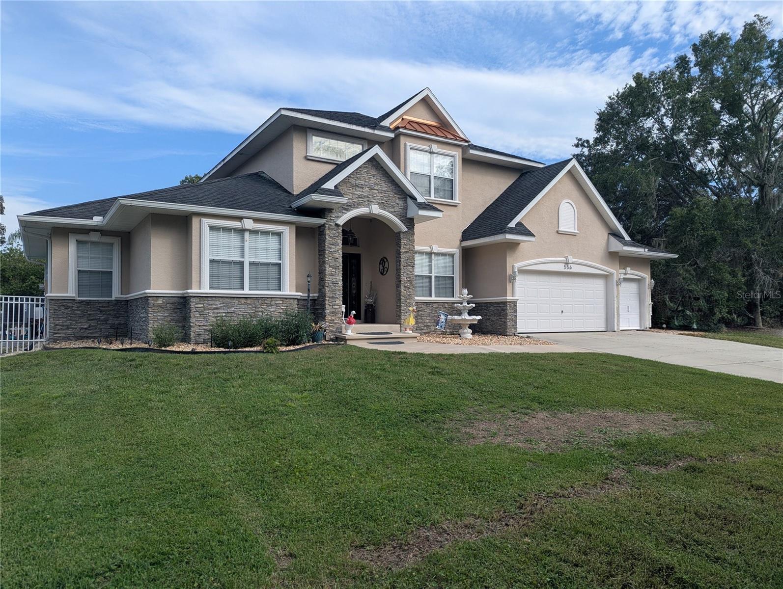 556 Nw Fern Dr Property Photo 1
