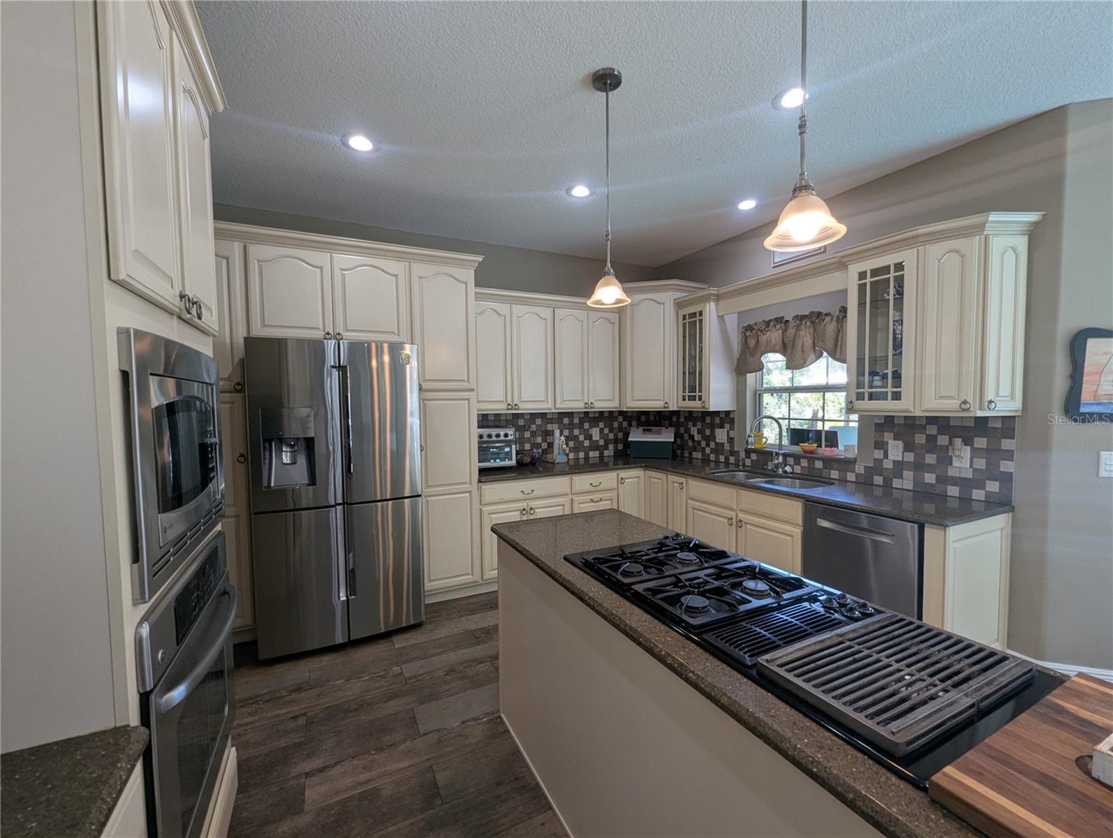 556 Nw Fern Dr Property Photo 11
