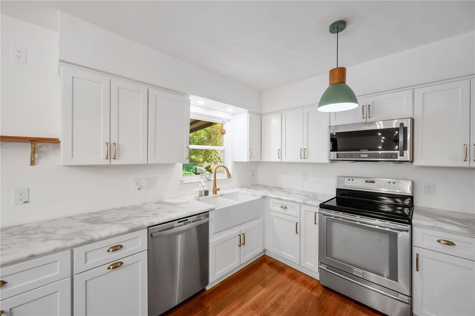 1708 Woodbine Dr Property Photo 3