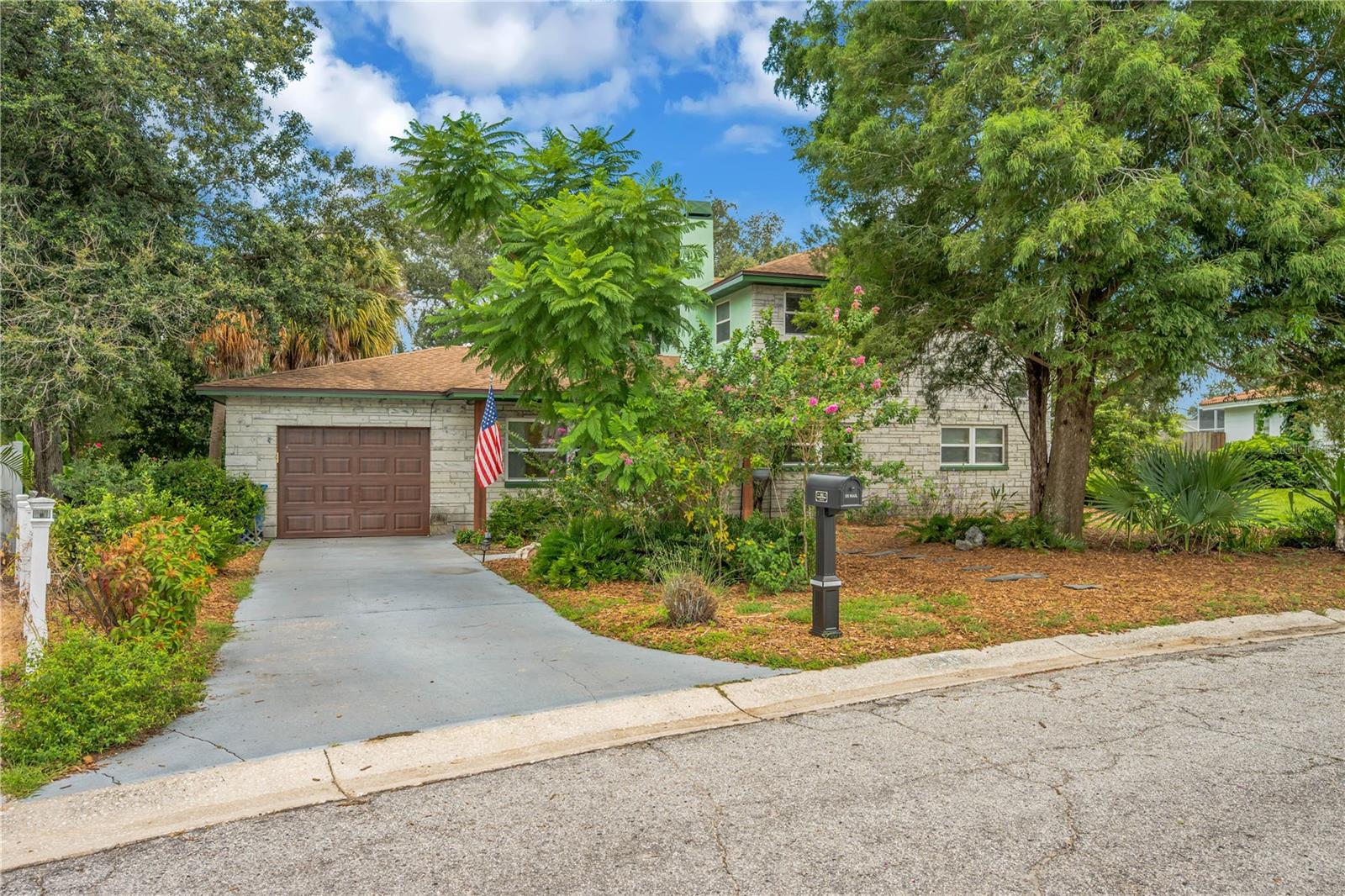 1708 Woodbine Dr Property Photo 7