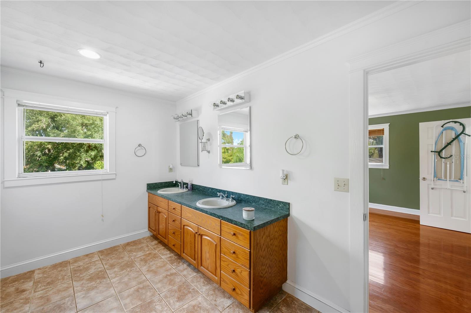 1708 Woodbine Dr Property Photo 32