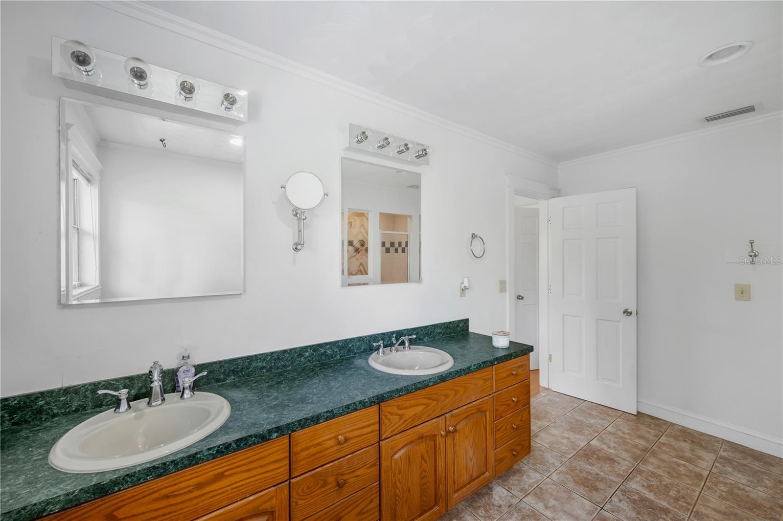1708 Woodbine Dr Property Photo 33