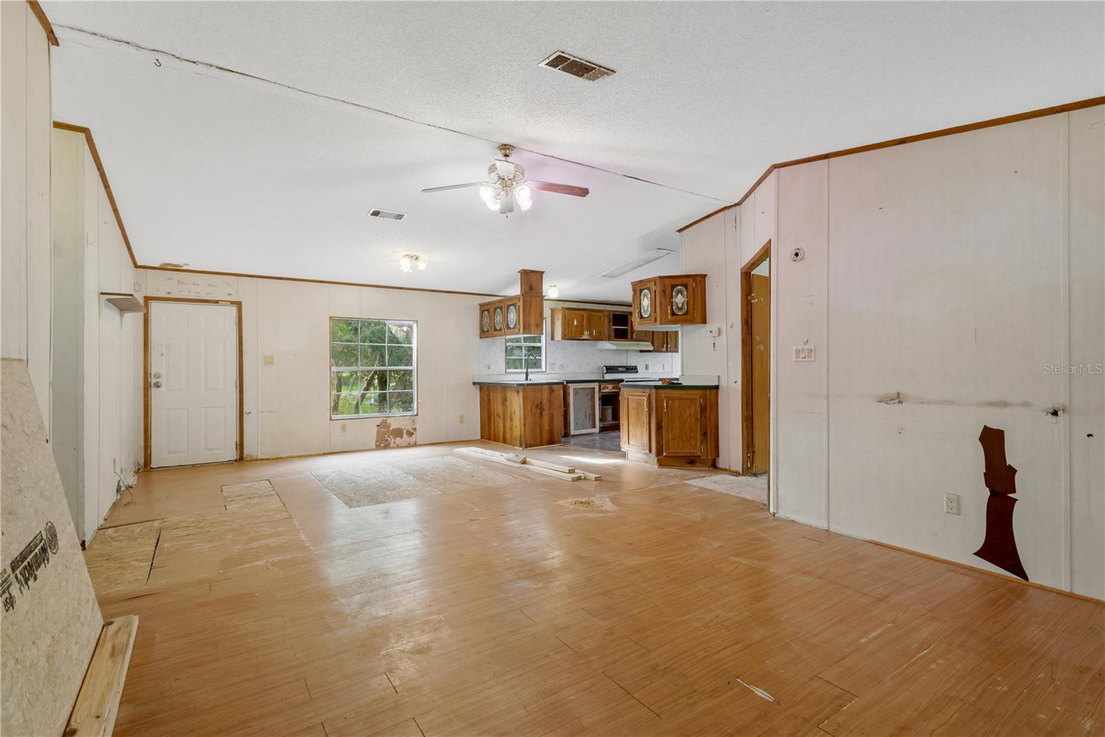 11620 E Bay Rd Property Photo 4