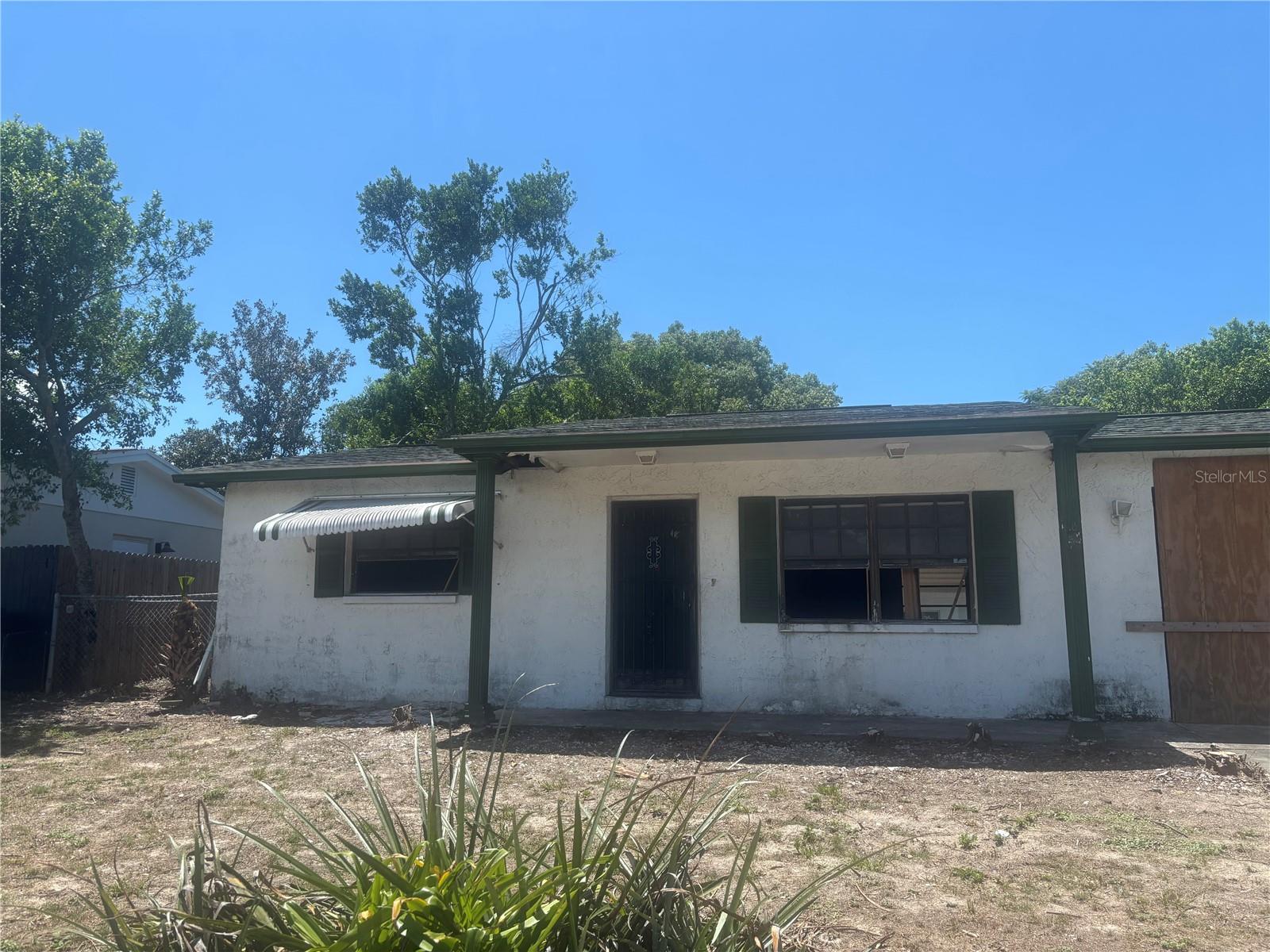 8648 FOX HOLLOW DR Property Photo 1