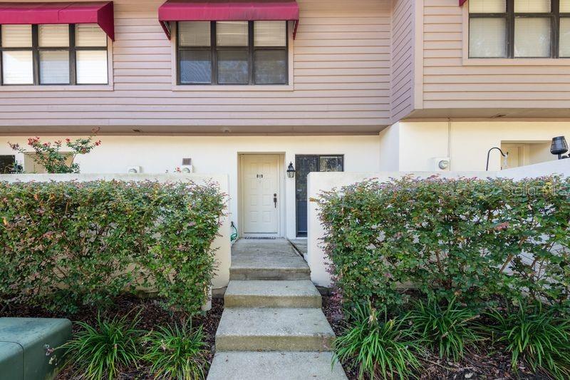 819 Oak Park Pl Property Photo 3